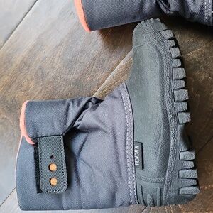 Tundra Toddler Size 8 Snow Boots